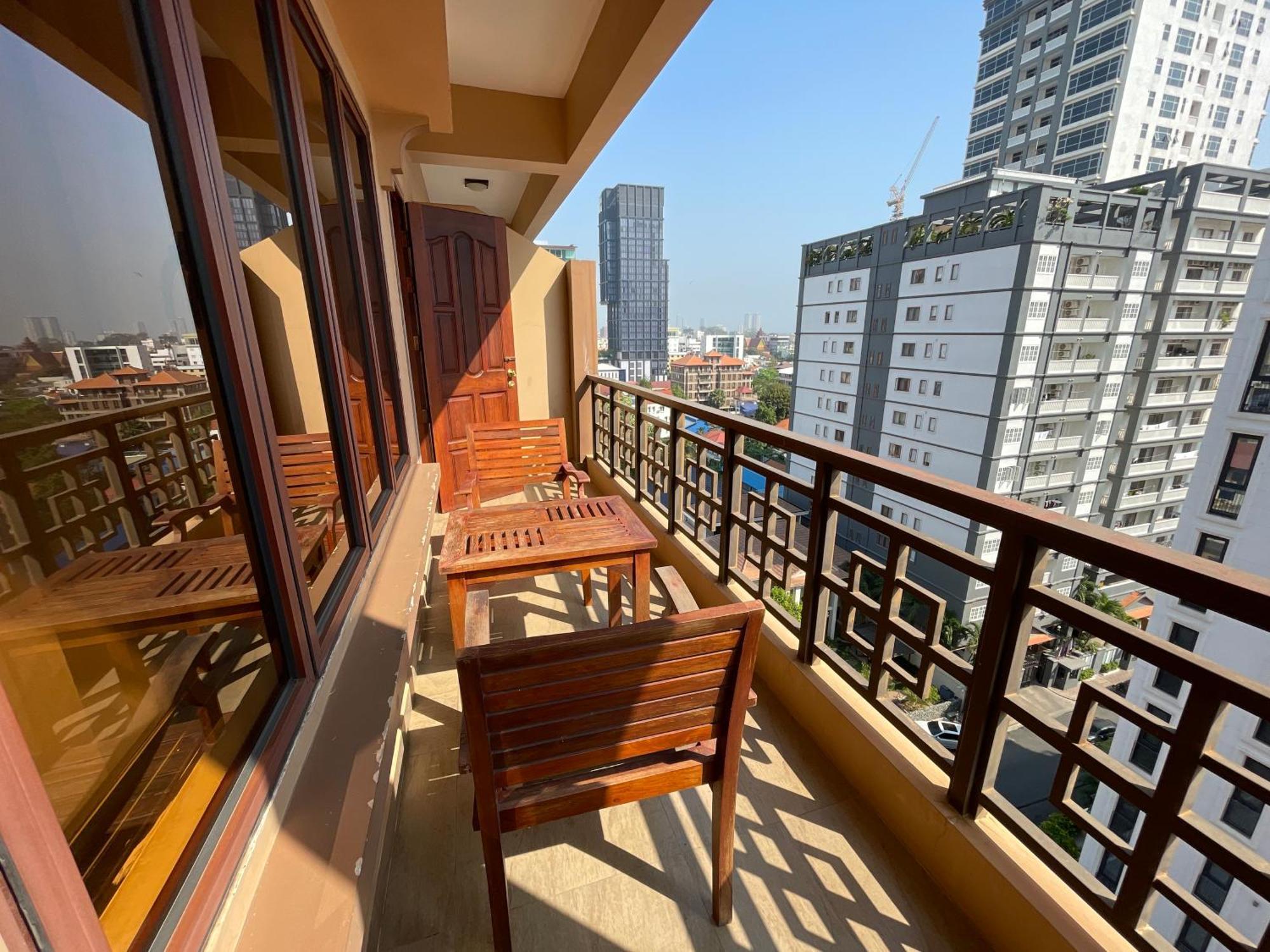 Hamptons Apartments Phnom Penh Exterior photo